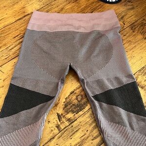 NWOT-‎ Forever 21 Leggings